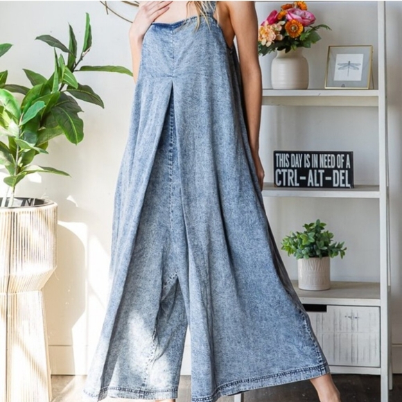 Oli & Hali Pants - Oli & Hali Pleated Detail Crop Wide Leg Romper NWOT